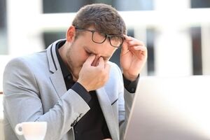 چند تمرین ساده برای کاهش خستگی چشم هنگام استفاده از صفحه نمایش