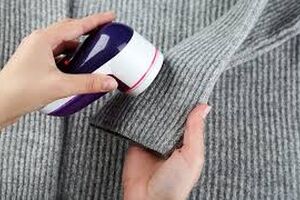 چگونه پرز را از روی پالتو و کت فوتر از بین ببریم؟ 