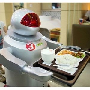 فعالیت ربات های گارسون در رستوران ها/ ویدئو