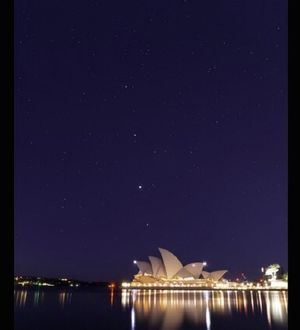 عکس روز ناسا از رژه سیاره‌ها بر فراز خانه اپرای سیدنی