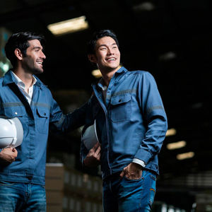 لباس کار مدرن: تلفیق فناوری، مد و کارایی در طراحی پوشاک حرفه‌ای