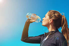 چگونه با نوشیدن آب، سوخت‌وساز بدن را افزایش دهیم؟ 