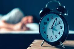 آیا واقعاً همه ما به ۸ ساعت خواب در شب نیاز داریم؟ 