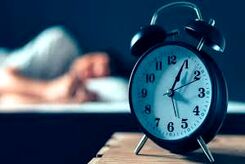 آیا واقعاً همه ما به ۸ ساعت خواب در شب نیاز داریم؟ 