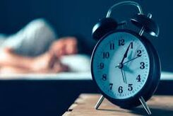آیا واقعاً همه ما به ۸ ساعت خواب در شب نیاز داریم؟ 