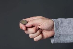 شیر یا خط بر پایه شانس است، پس چرا وقتی می‌بازیم دنبال مقصر می‌گردیم؟