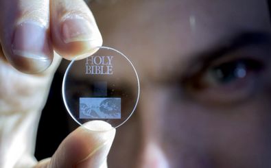 شیشه ای عجیب که اطلاعات را تا ۱۳٫۸ میلیارد سال ذخیره می‌کند