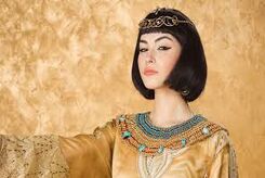 آرایش‌های عجیب زیباترین زنان تاریخ؛ از شیر الاغ تا ادرار انسان