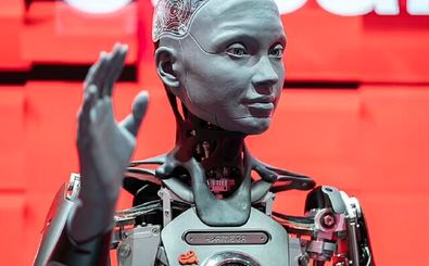 ربات «آمکا» با حالت چهره ترامپ و صدای باب‌اسفنجی حرف می‌زند