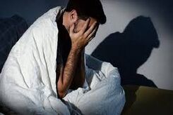 چرا با وجود خستگی باز هم خوب نمی‌خوابید؟ پاسخ در شکم شماست