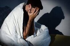 چرا با وجود خستگی باز هم خوب نمی‌خوابید؟ پاسخ در شکم شماست