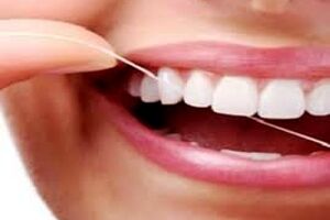 چه زمانی باید از «نخ دندان» استفاده کنیم؛ صبح یا شب؟ 