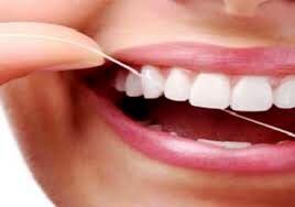 چه زمانی باید از «نخ دندان» استفاده کنیم؛ صبح یا شب؟ 