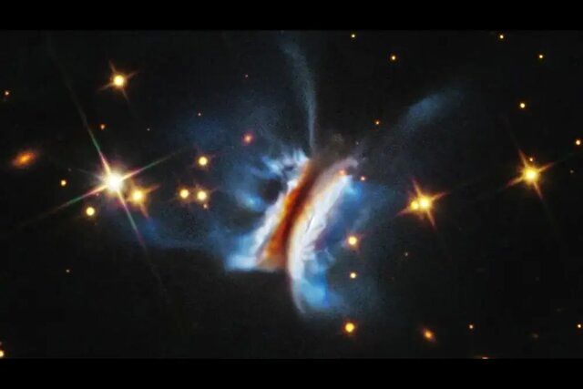 عکس «تلسکوپ فضایی هابل» از «ساندویچ دراکولا»