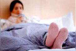 خوابیدن با لباس گرم چه تاثیراتی روی بدن ما دارد؟ 