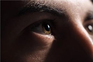 کشف ارتباط عجیب نحوه پلک زدن با شنوایی