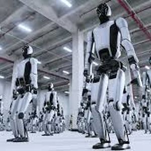 چین اولین ارتش ربات‌های انسان‌نما را به کارخانه‌ها فرستاد/ ویدئو