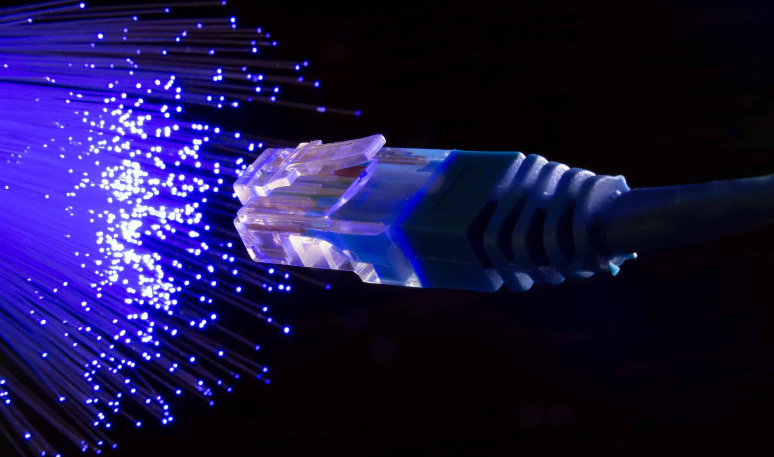 تفاوت اینترنت فیبرنوری با اینترنت ADSL و اینترنت پوینت تو پوینت (P2P)  