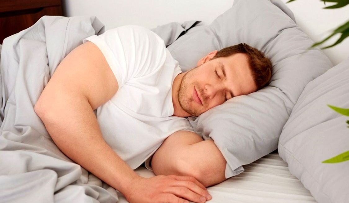 به پشت یا به پهلو؛ چطور باید بخوابیم؟